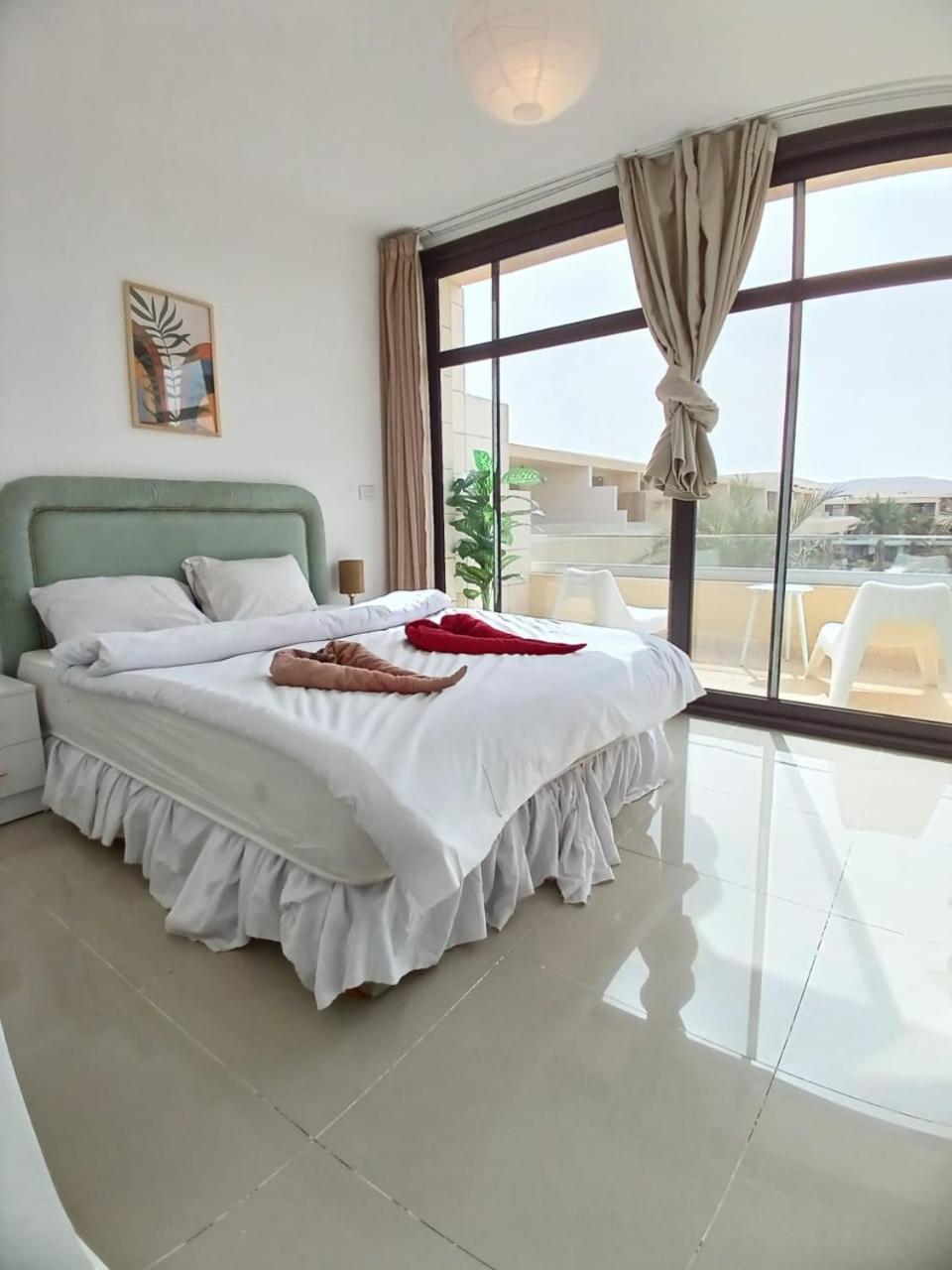One Bedroom G-cribs