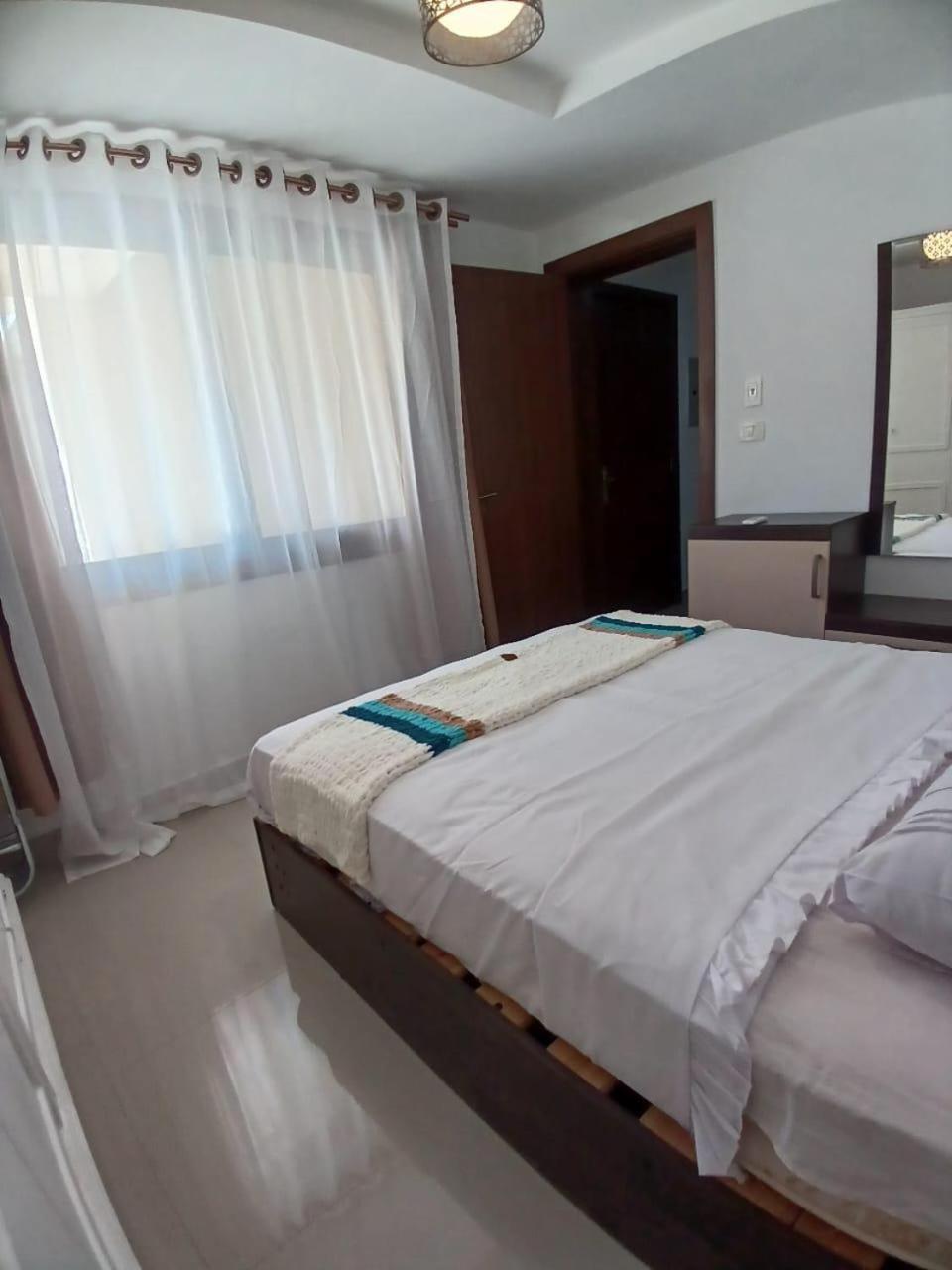 One Bedroom G-cribs